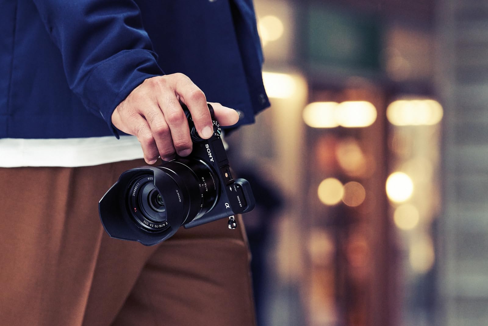 Sony Alpha 6400 (APS-C) Fotocamera con obiettivo 16-50 mm – Autofocus con rilevamento degli occhi da 0,02 s, video 4K, display ribaltabile, ideale per vlogging, fotografia e viaggi