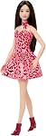 Barbie Fashionistas Poupée #246 avec Cheveux Noirs, Tenue Thématique Léopard | Vêtue d'une Robe Sans Manches à Imprimé Léopard Rose avec Accessoires comme un Collier à Nœud et des Bottes