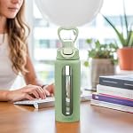 SANDJEST Bouteille d'eau en verre avec manche en silicone 24oz avec couvercle, marqueur de temps motivation, bouteilles en verre d'hydratation pour hommes femmes, sports de gymnastique (Matcha)