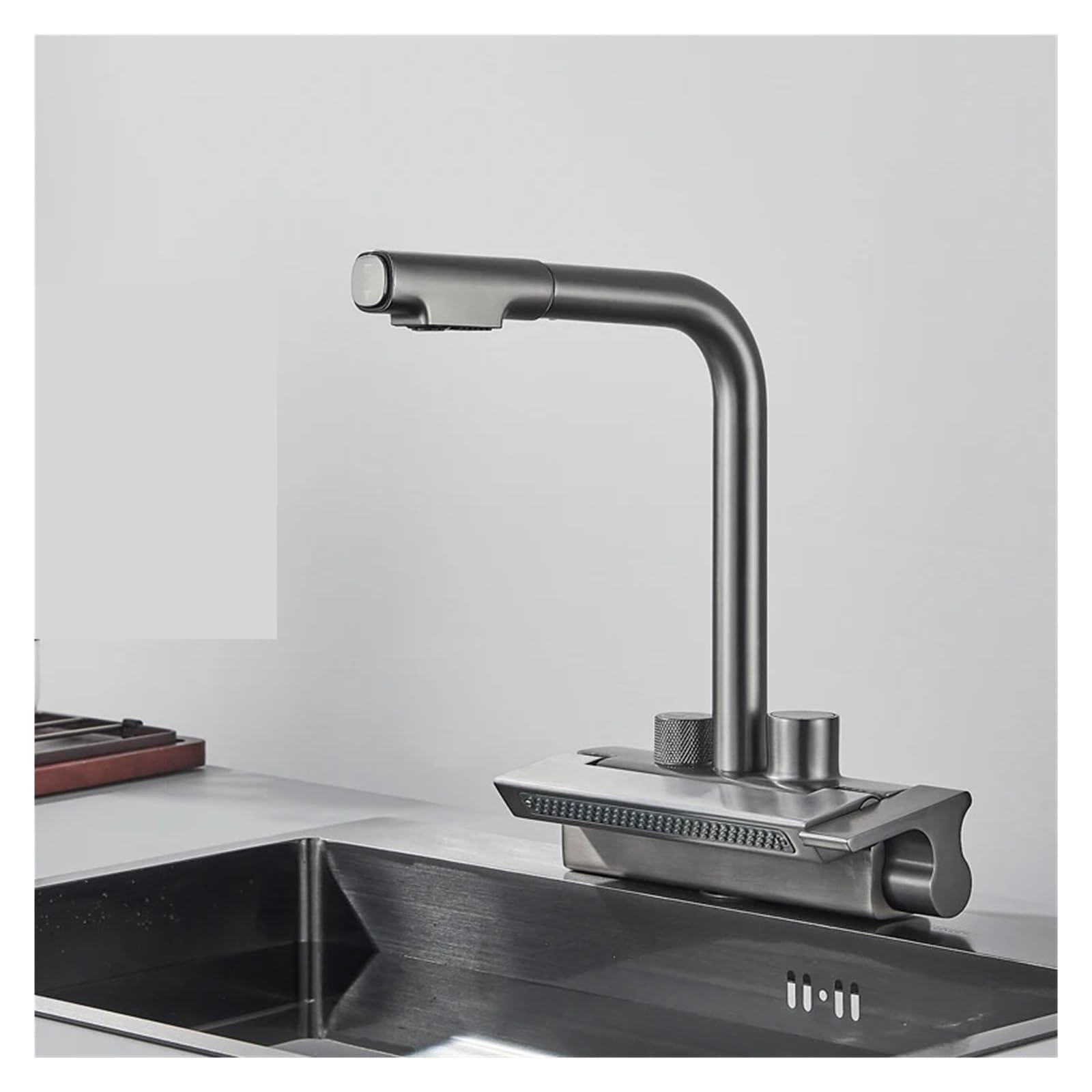 Robinet de cuisine intelligent pour simplifier la vaisselle avec affichage de température
