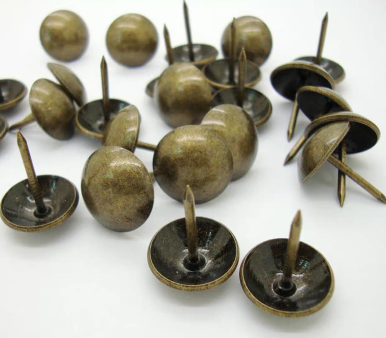 20 Stück dekorative Retro-Bronze-Reißnadeln – Sofanägel, stilvolle und glatte Dekoration/verwendet for Schmuckkästchen, Möbelrückenlehnen(18x23mm)