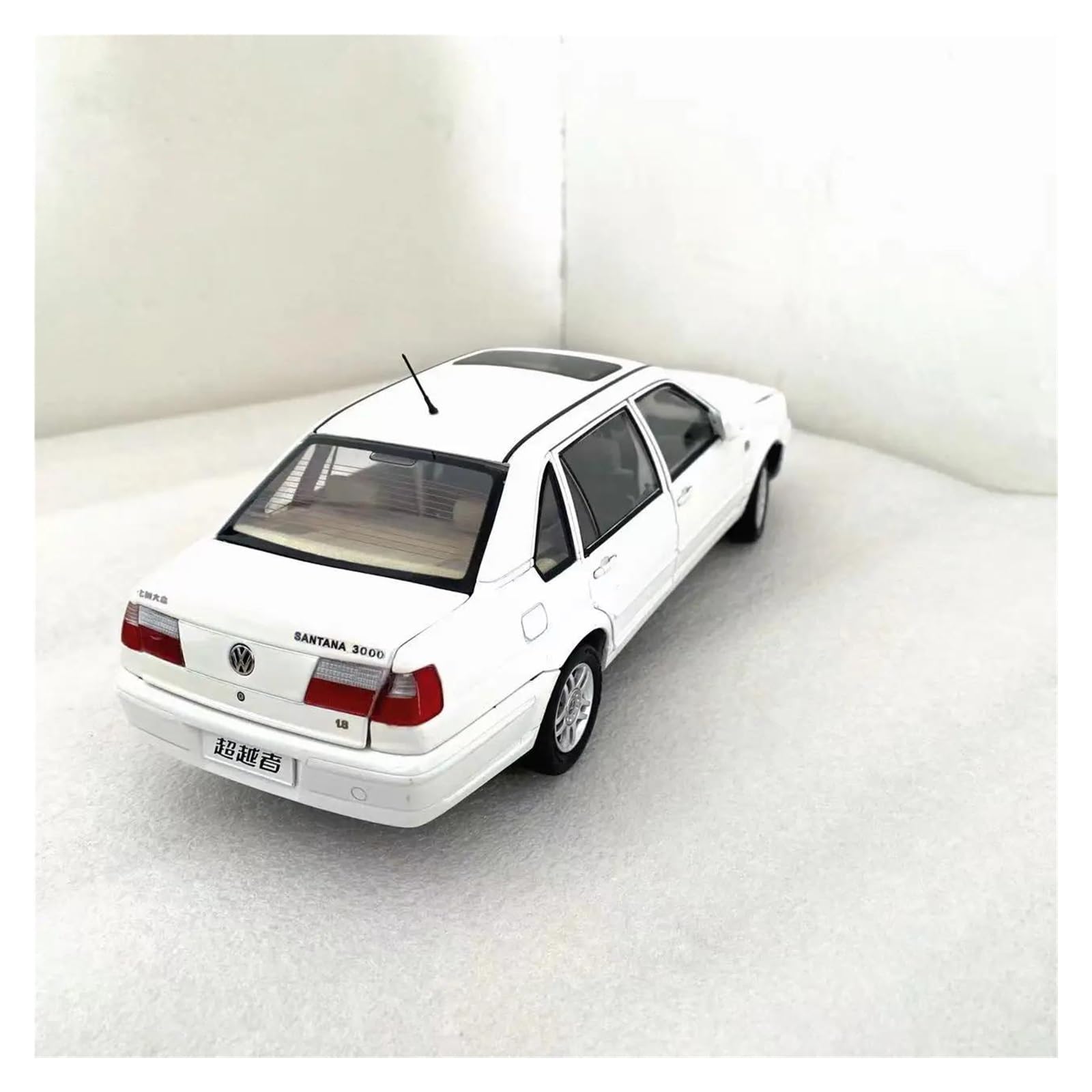 Metallo Scala Replica 1 18 Per Santana 3000 Pressofuso In Lega Modello Auto Beyonder Statico Bianco Veicolo Giocattolo Regalo Da Collezione