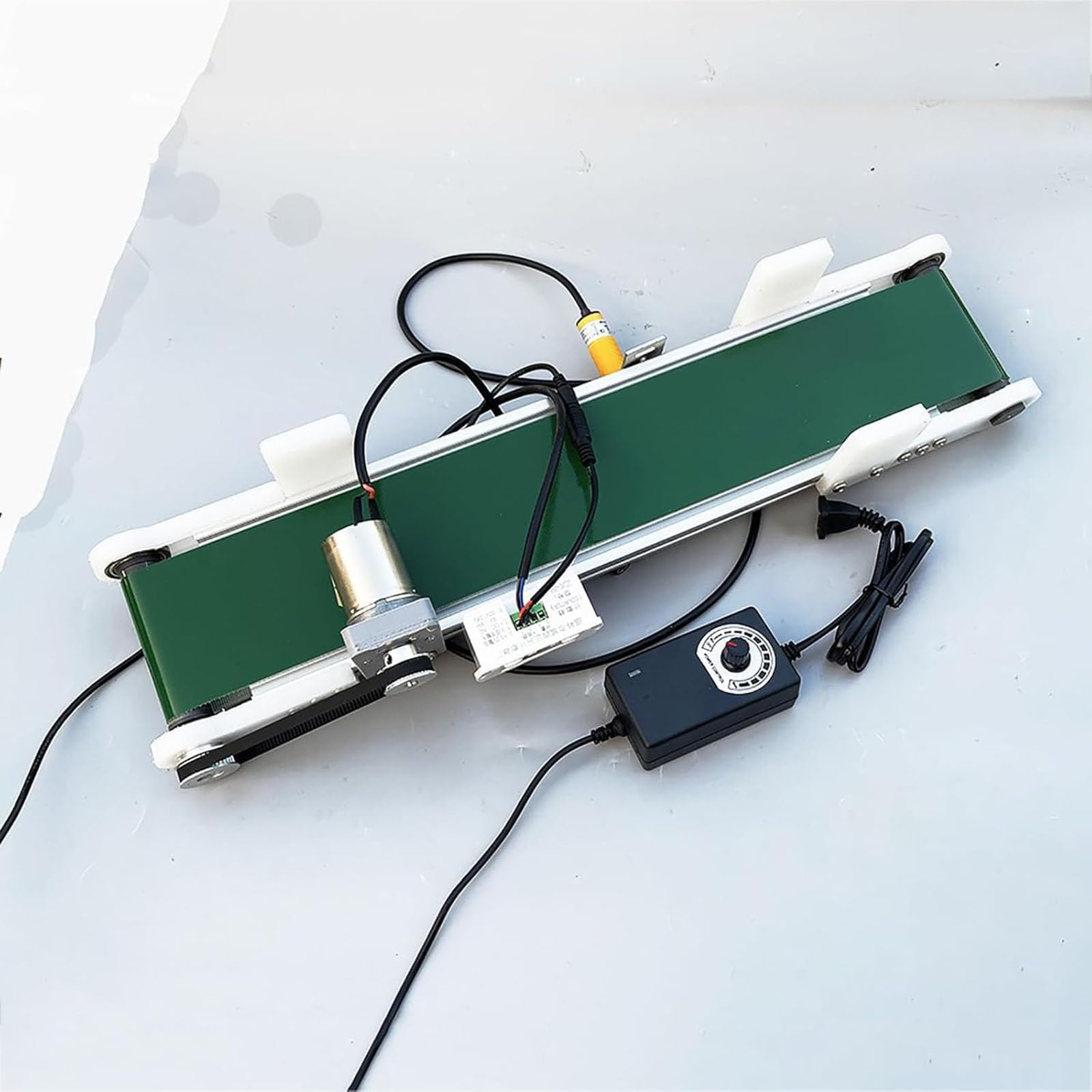 10 x 100 cm, mały pas transportowy, z automatycznym licznikiem, ekranem, regulatorem prędkości, 1,8-7,6 cm/s, regulowana prędkość, prędkość 116 obr./min, popularna nauka