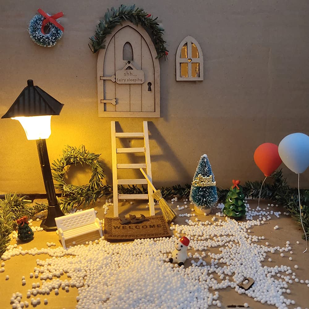 HOWAF Kit Porta Elfo Di Natale In Miniatura - 15 Pezzi Di Accessori Per Casa Delle Bambole E Giardino Delle Fate - Porta Apribile, Ghirlanda, Albero E Luci Per Decorazioni Natalizie - 2