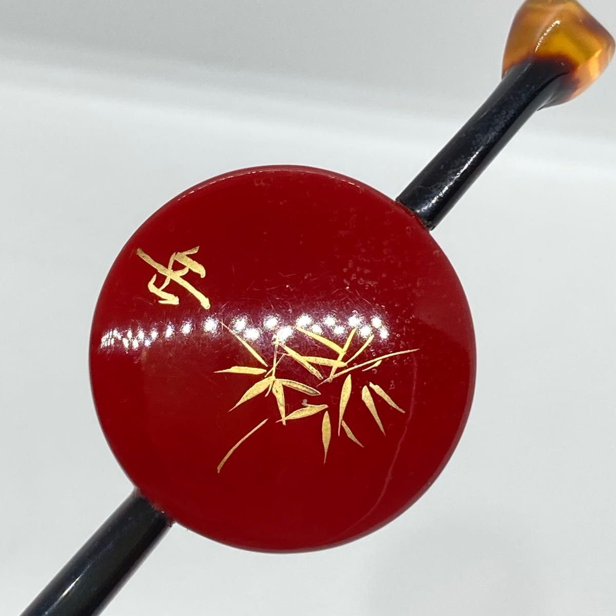 Amazon.co.jp: 岳風 べっ甲 平打ち 螺鈿金蒔絵 牡丹 1本挿 かんざし 簪 