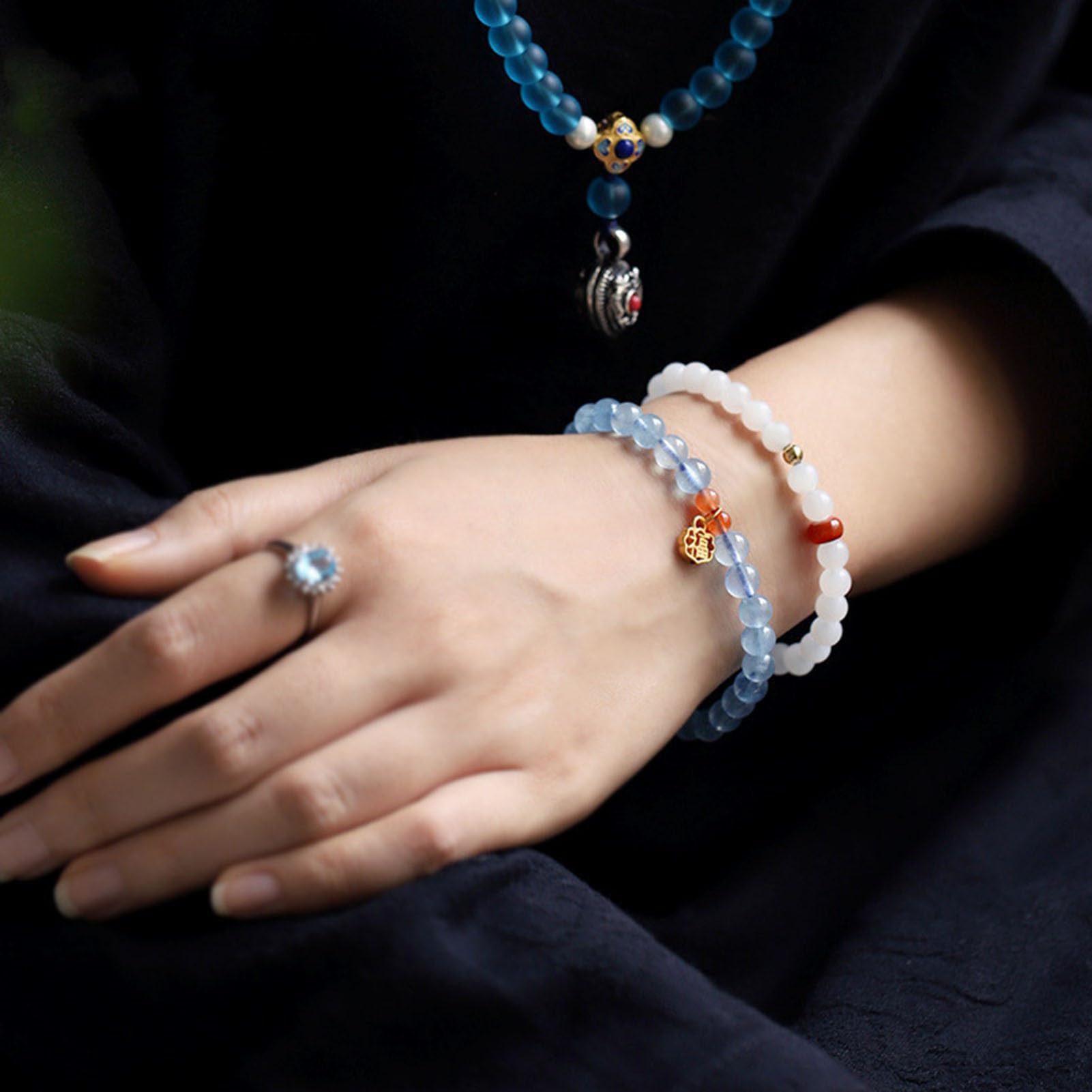 Bracciale Acquamarina e Nanhong - Gioielli con Perle di Cristallo Blu autentiche con Due Accenti di Agata Rossa per Pace e chiarezza, Elastico Elasticizzato Regolabile per Donna,6MM
