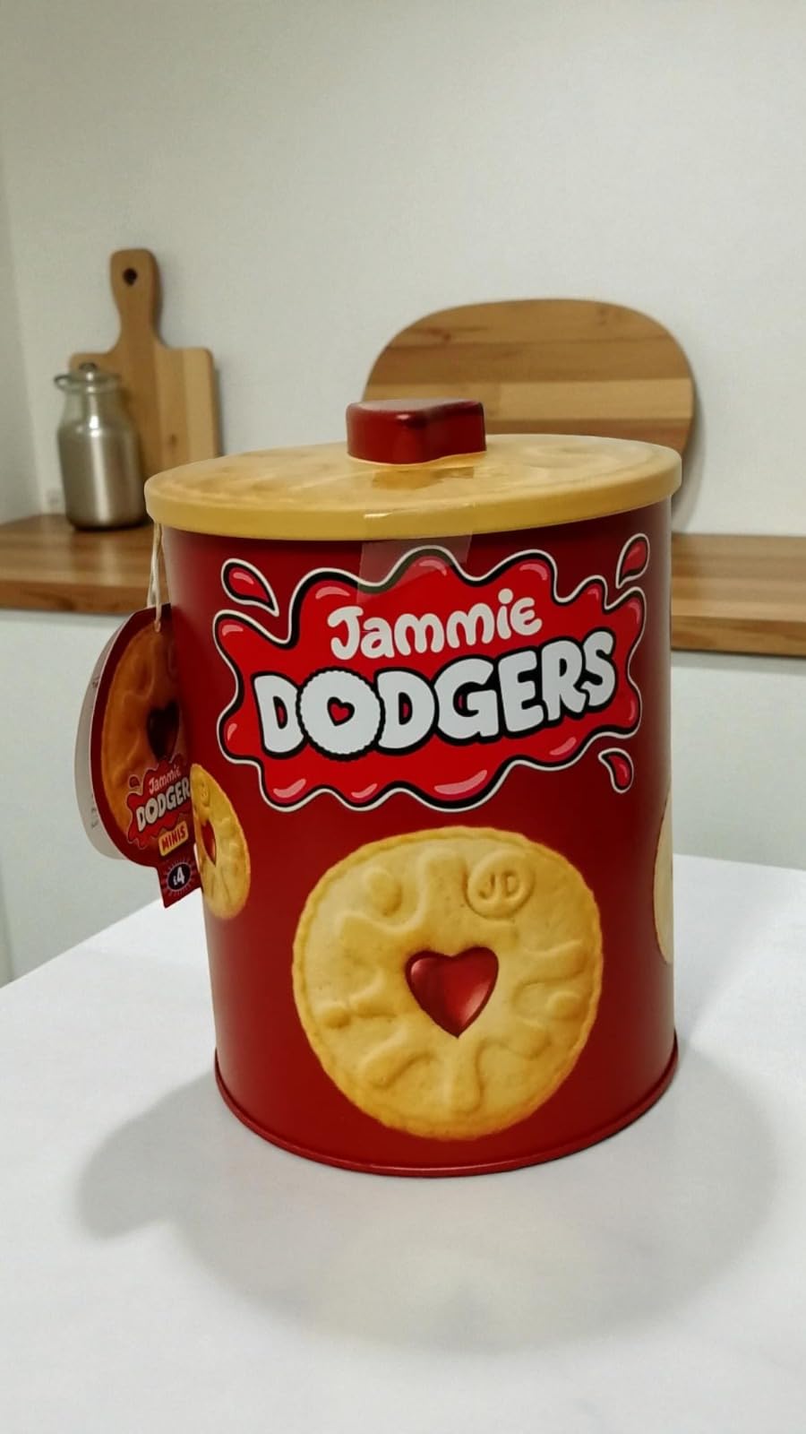 Jammie Dodger Biscuit Barrel Shortcake Biscuits with Raspberry