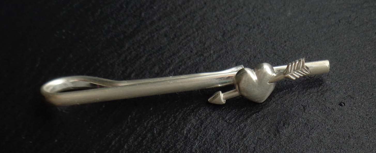 Krawattenschieber 925er Silber mit Herz & Pfeil matt m.i.Germany + Geschenkbox