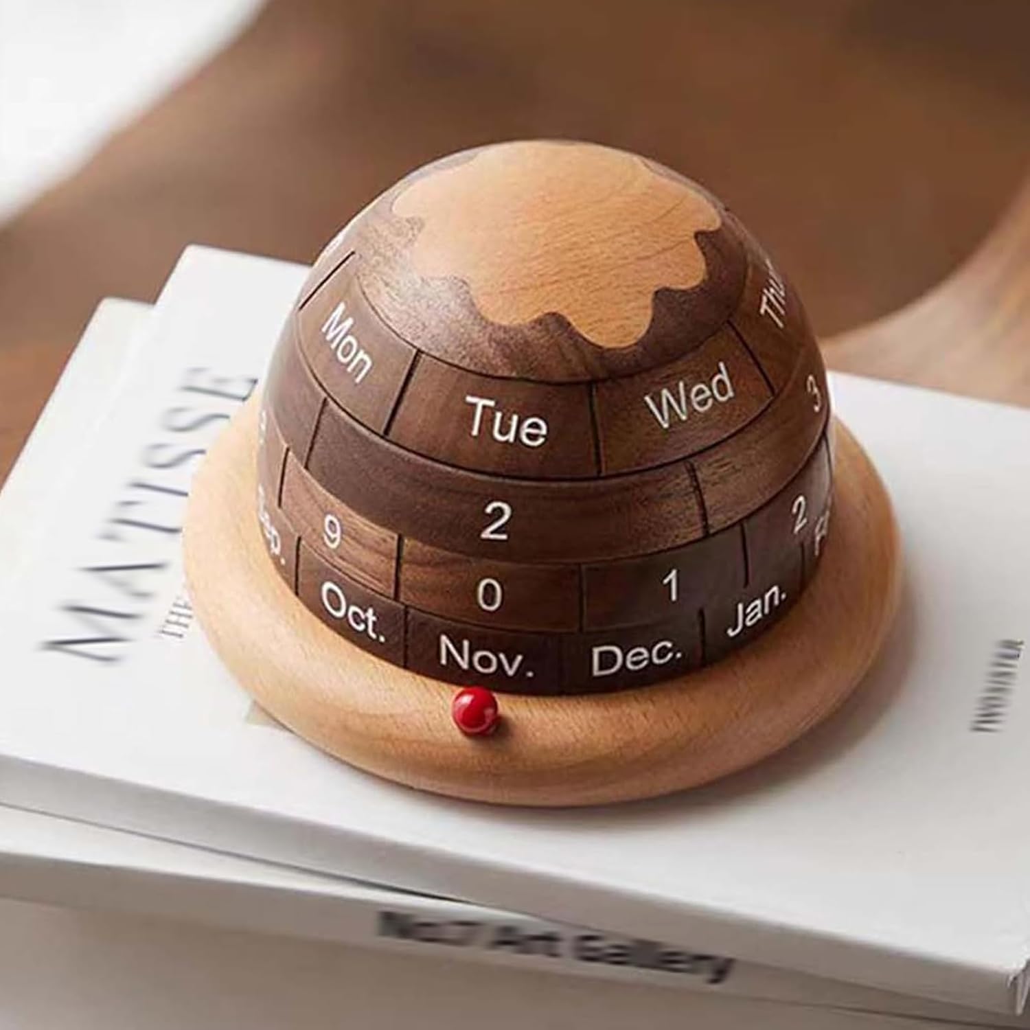 Rotierender Holzkalender, Abnehmbarer kuchenförmiger Tischkalender, kugelförmiger ewiger Kalender, Schreibtischzubehör, einzigartige Geschenkidee (Walnuss)