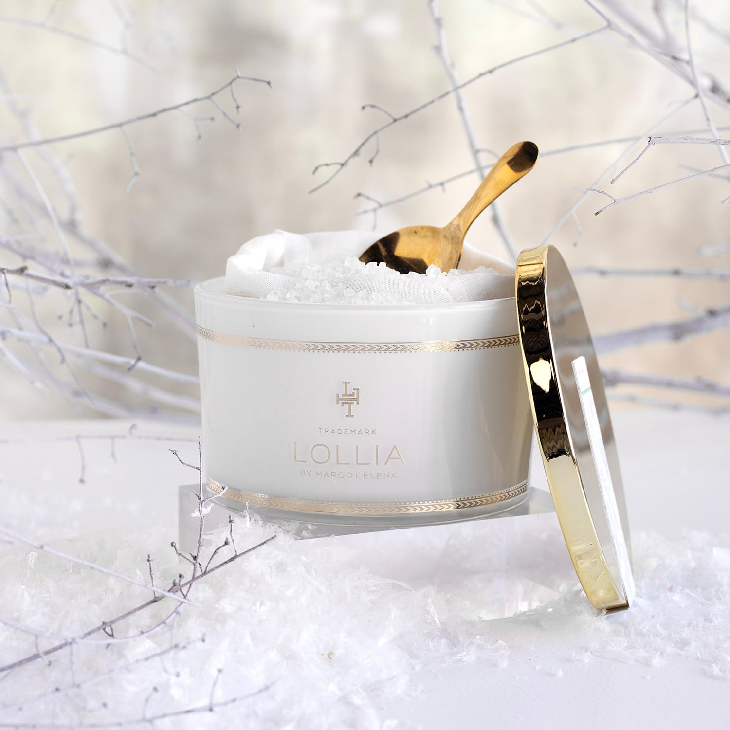 LOLLIA Sales de baño de campanilla de 737 g, sal de baño perfumada de Winterberry y cachemira, para mujer, para spa en casa, regalo relajante para vacaciones, cumpleaños, aniversarios
