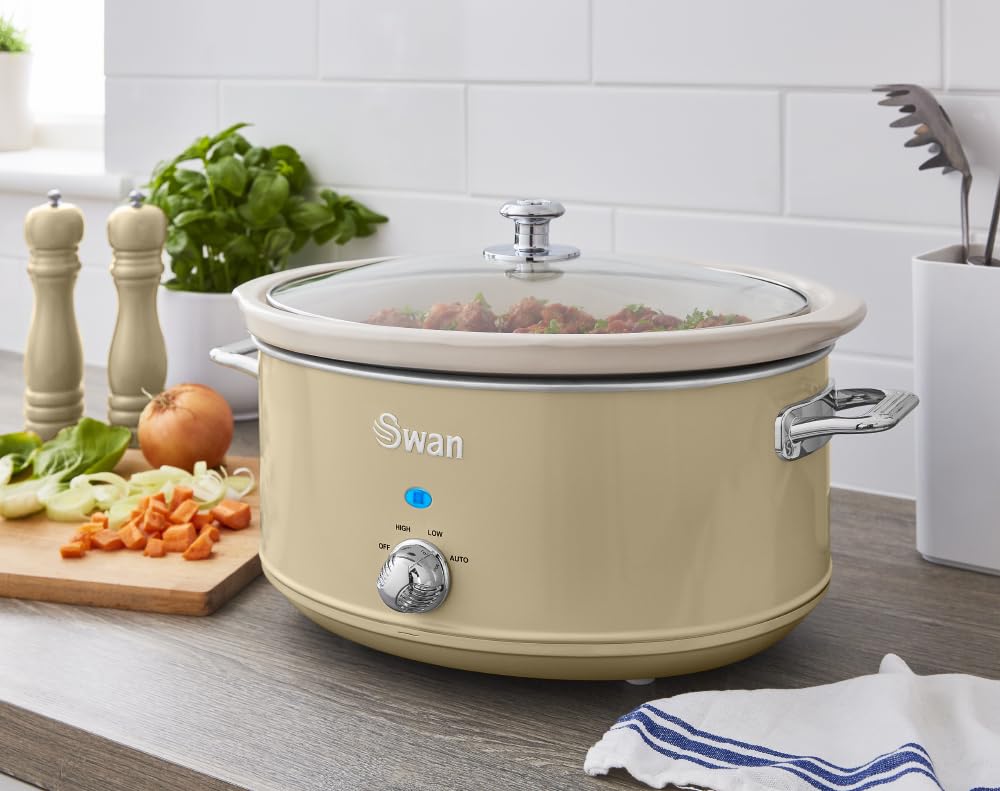 Swan Retro SF17031CN Olla Cocción Lenta 6,5L Recipiente Extraíble, Antiadherente Cerámica libre PFOA y PTFE, 3 Niveles Temperatura, Tapa Vidrio, Slow Cooker, Diseño Vintage, Crema, 320W