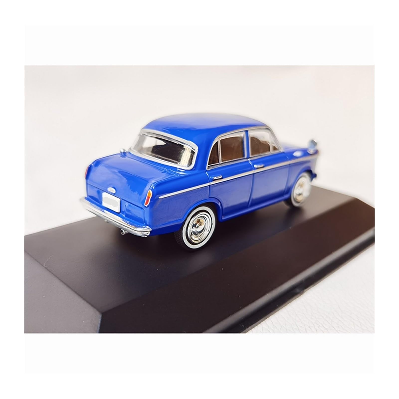 Amazon | ミニカーモデル 1:43スケール 日産 ダットサン ブルーバード