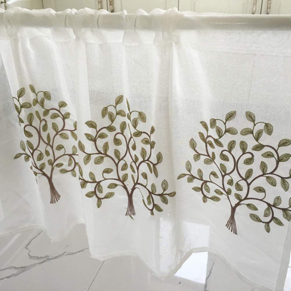 Rideaux de café artisanaux pour une cuisine chaleureuse et lumineuse