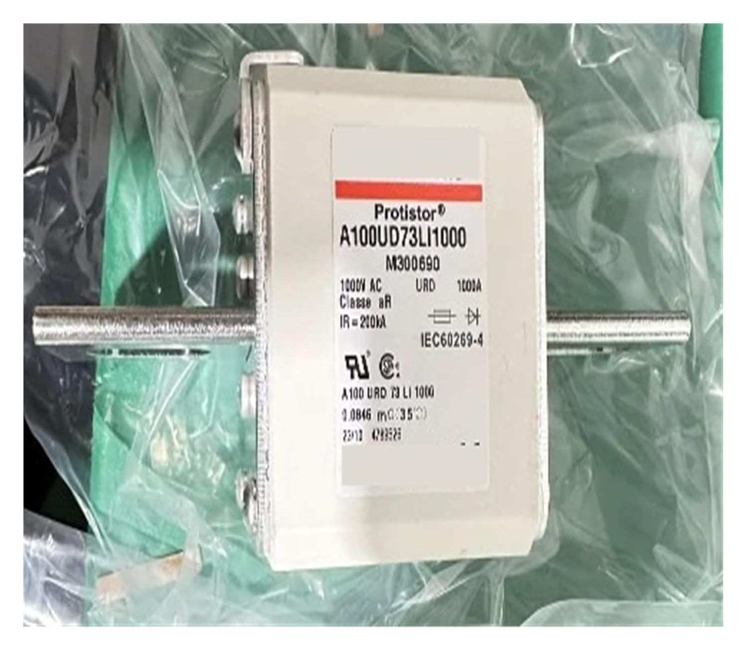 Fuses A100UD73LI1000 M300690 A100UD73LI1100 N300691 A100UD73LI1250 J301193 / A090UD73LI1400 K301194 A070UD73LI1600 P300876