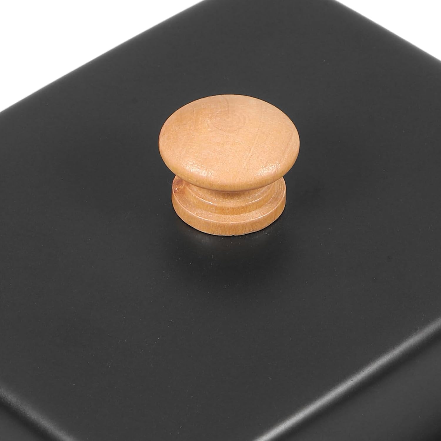 Ceramic Butter Holder with Lid for Countertop Storage Butter Container and Cheese Dish Elegant Kitchen Accessory for Freshness Maintenance and Decorative Organization