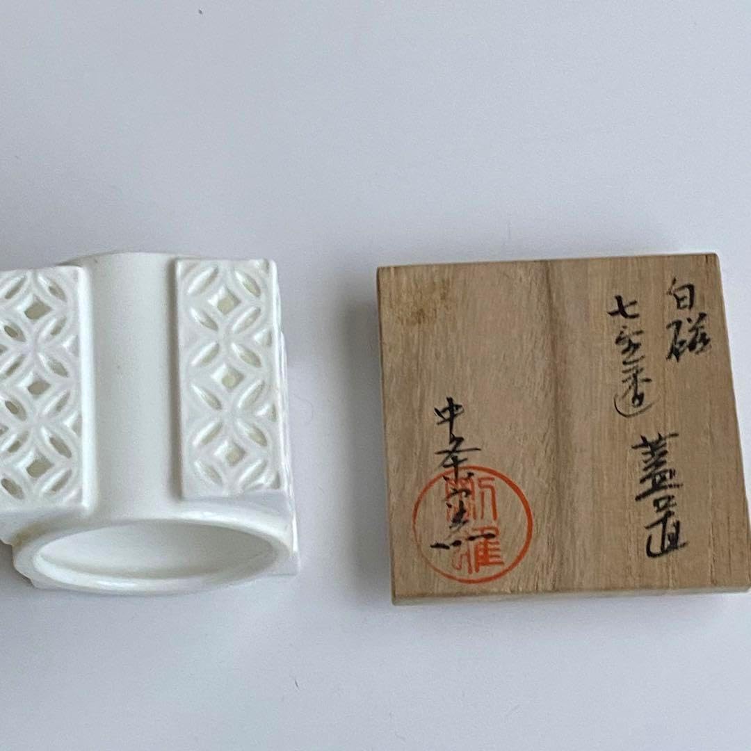 蓋置　白磁　中条窯　陶印あり　木箱あり 蓋置 白磁 中条窯 陶印あり 木箱あり