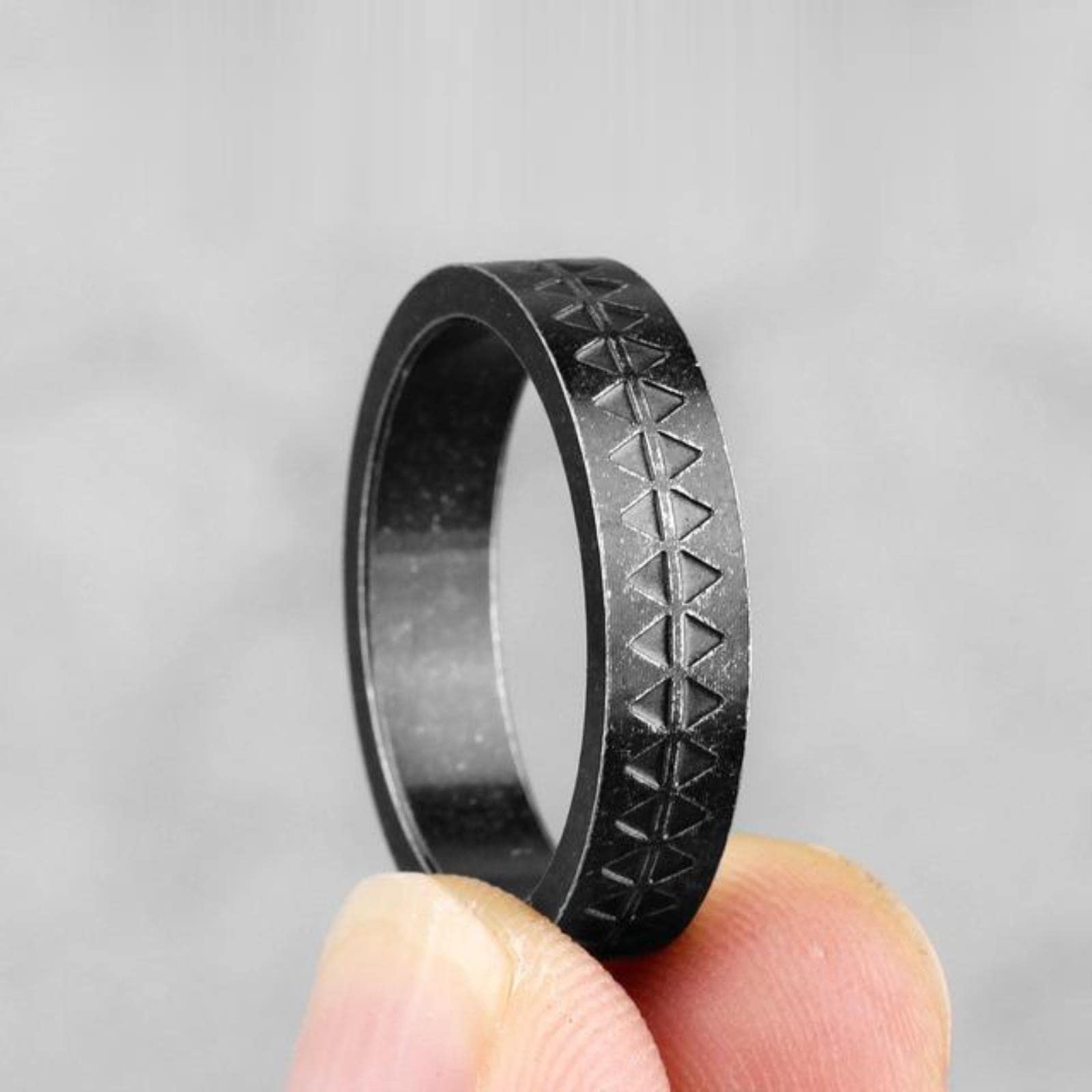 Retro Old Black Gold Stainless Steel Lovers Couple Rings Simple for Men Women Girl Boyfriend Jewelry Creativity Gift Wholesale Retro Old Black Gold Stainless Steel Lovers Couple Rings Simple for Men Women Girl Boyfriend Jewelry Creativity Gift Wholesale