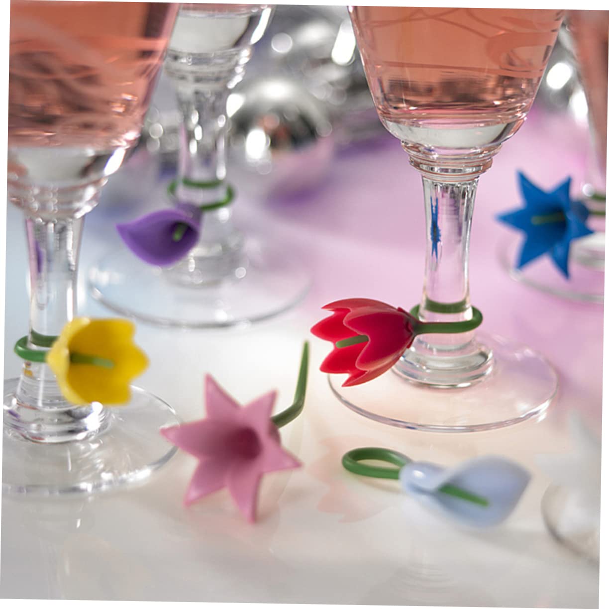 JECOMPRIS 6pcs Flower Shape Silicone Wine Glass Markers Vibrant Colors Drink Charms for Parties for Identifying Wine Glasses at Celebrations and Gatherings Random Color