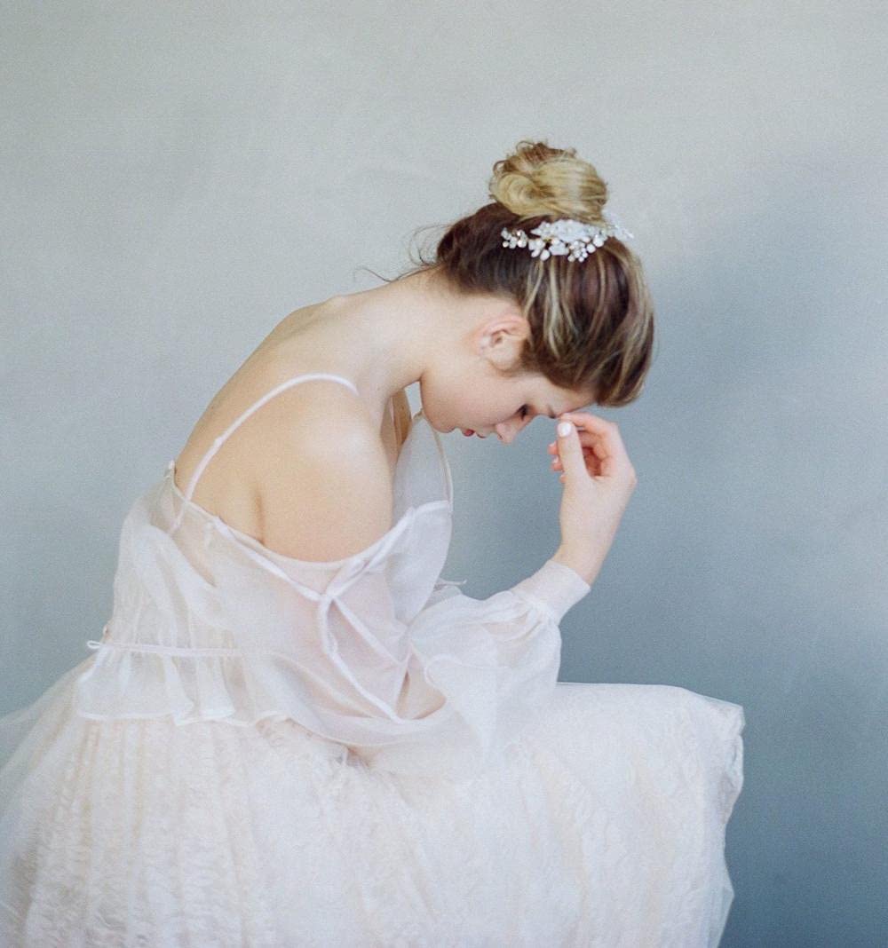 Braut-Blumen-Haarkamm, Braut-Blumen-Haarkamm (Silber), Strass-Perlen-Seitenkamm-Haar-Accessoires oder Abschlussball-Haarteil-Accessoires für Frauen und Mädchen