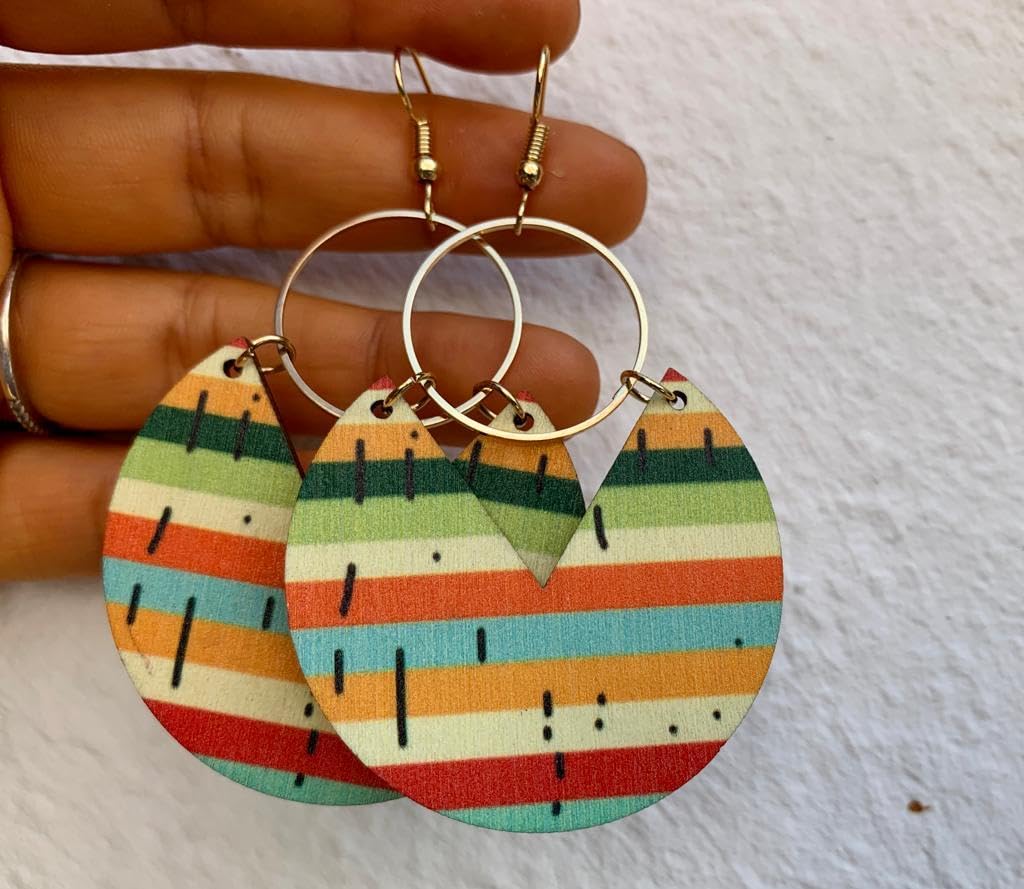 ⊹⊱❁ DISQUES EN BOIS RAYÉS GRANDES BOUCLES D'OREILLES EN BOIS AVEC ANNEAU ET CROCHET EN OR ❁⊰⊹ Boucles d'oreilles Tribal Ethno légères, OR et couleurs naturelles