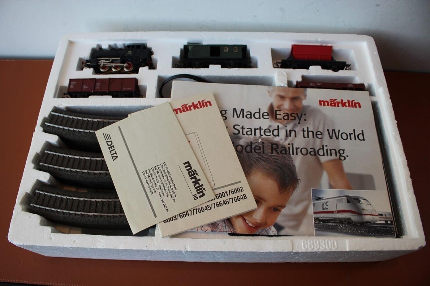 MARKLIN HO Deluxe Delta Starter Train Set 29205 with Metal STEAM Tank 0-6-0 Locomotive+4 Cargo Cars+Large Oval C Tracks+Heavy Transformer 220V.-32V.A.+Catalog.+PAPERWORKS