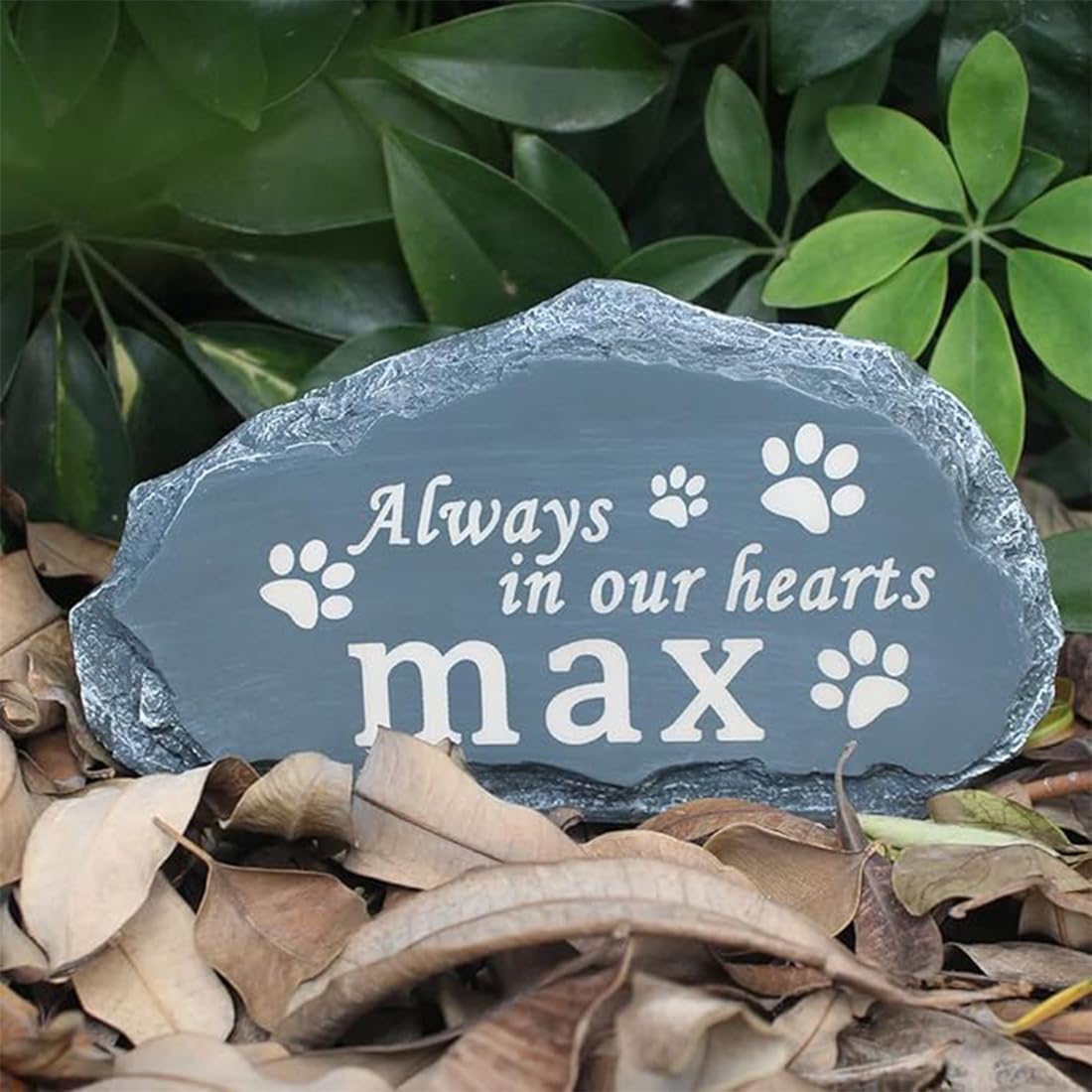 A Gift of Solace for Your Furry Companion: ‘Forever in Our Hearts’ Paw Print Theme Garden Customisation