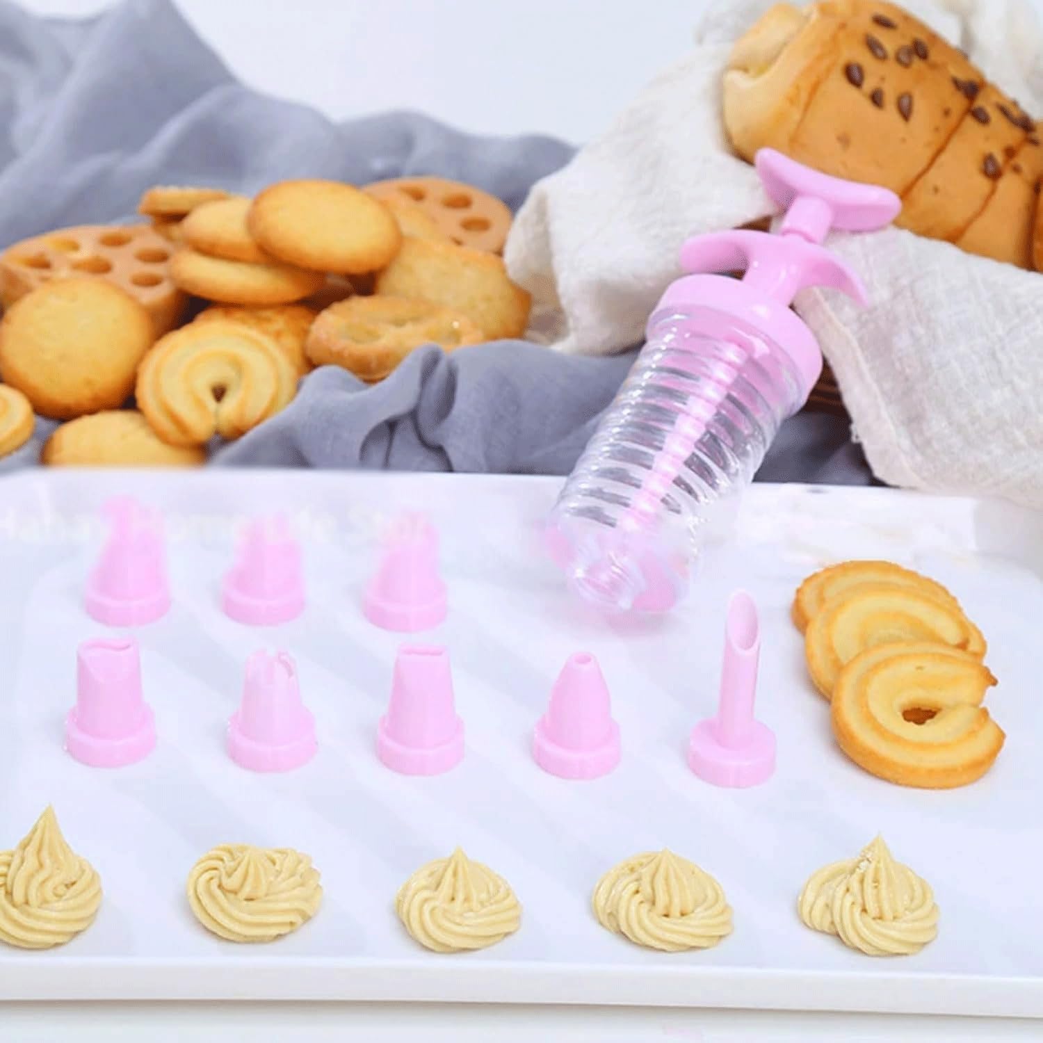 Pastry Nozzles Plastic Piping Tips 8Pcs Icing Tips Russian Tips Icing Piping Squeezing Nozzles Decorating Tips Cream Gun Tools
