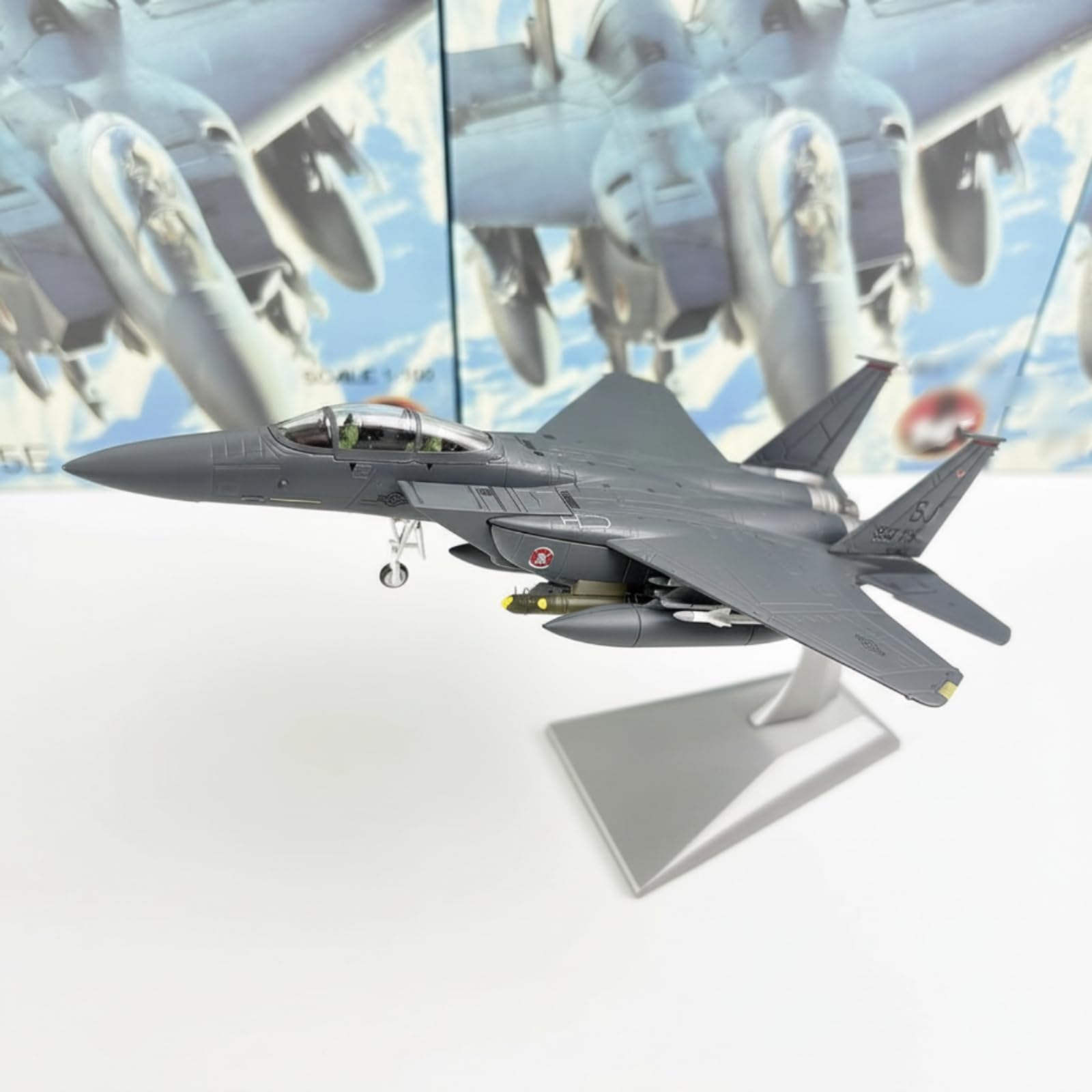 Gralara Modello con Base Espositiva Dettagliato Modellino di Aereo Dettagli Precisi Aereo con Piedistallo per Collezionisti, Esposizione, Scrivania, F-15E 0473