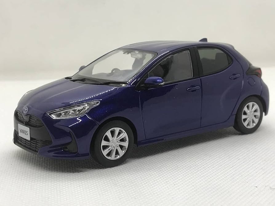 ミニカー　色見本　トヨタ　ヤリス Amazon.co.jp: トヨタ ヤリス ミニカー 1 30 ブラック 202 黒