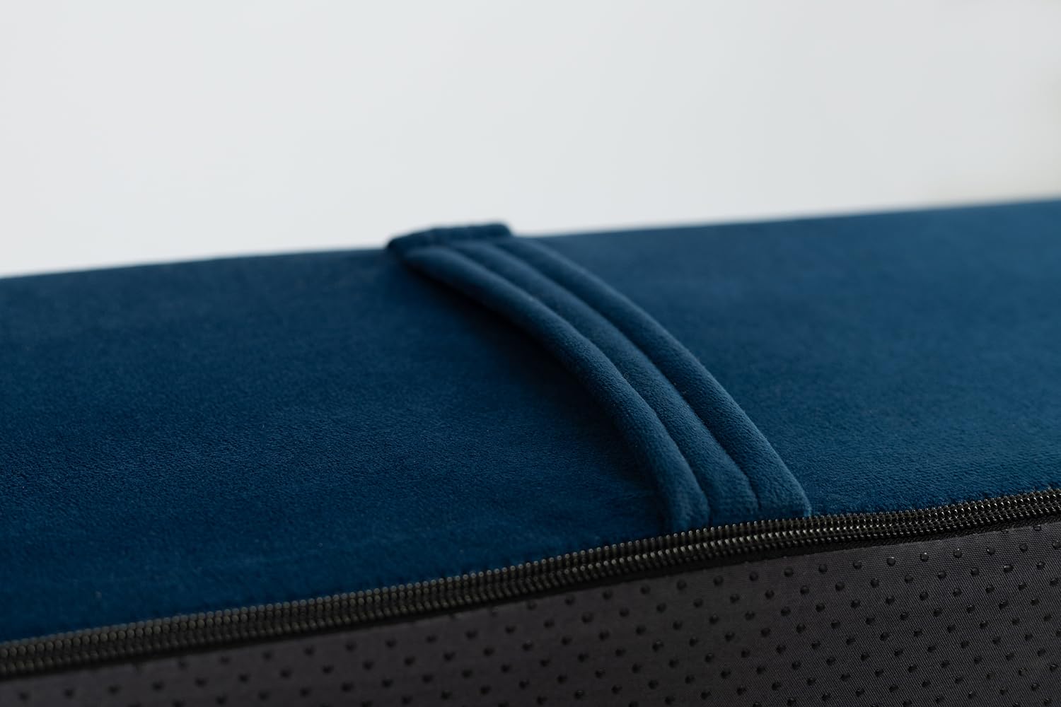 Hüpfmatte für Kinder ab 3 Jahren - 80×100×18cm - Royal Velvet - Marineblau | Easy Clean, rutschfeste Unterseite, Federn + T30/150-Schaumstoff, abnehmbarer Bezug, Spielmatratze