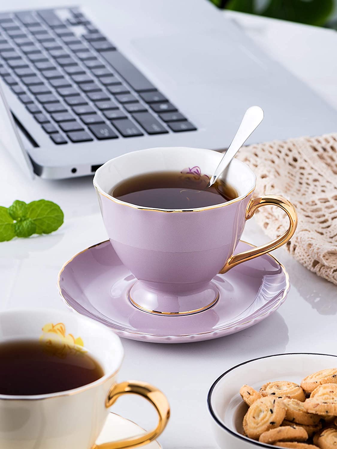 Szklanki do picia, szklane filiżanki, filiżanka do espresso i spodek w stylu europejskim, zestaw 4 filiżanek do kawy i herbaty z porcelany kostnej do domowej kuchni na spotkanie przy herbacie (4 różne