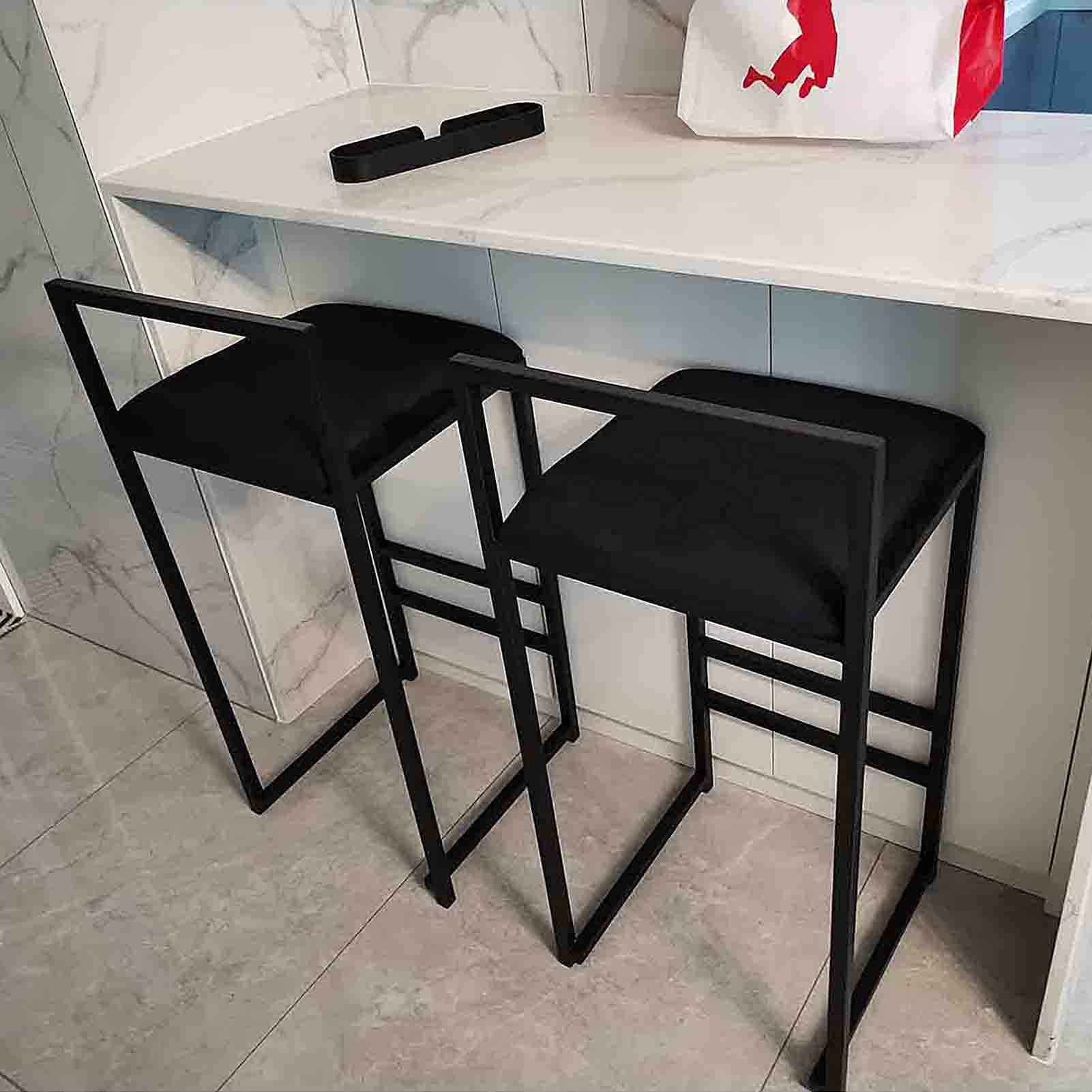 Tabouret de bar en métal noir avec assise velours carré | Chaise de comptoir
