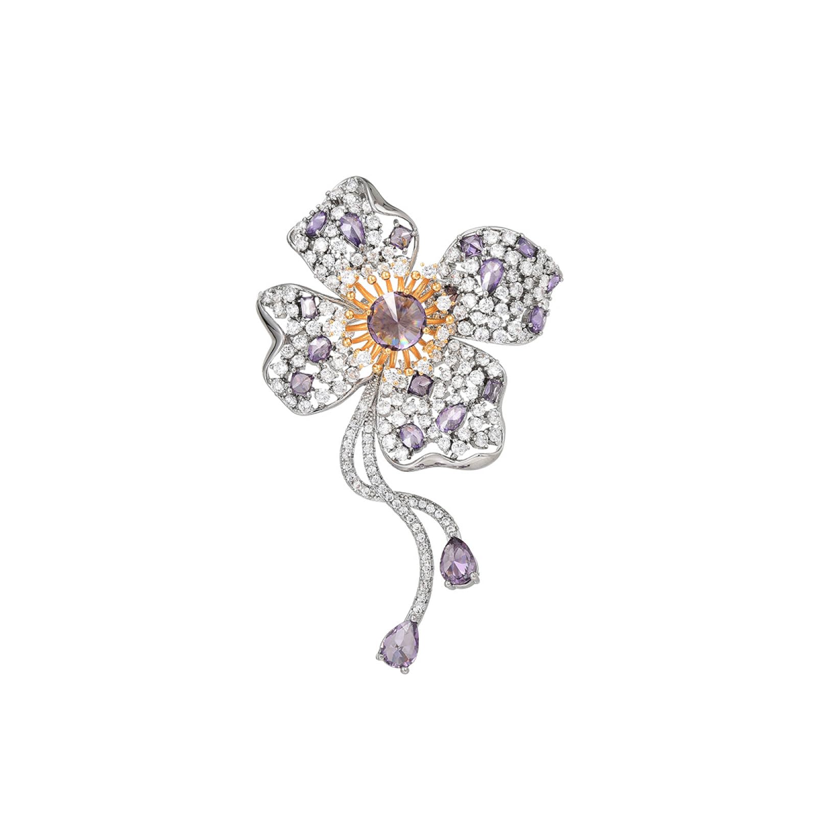Broche de mariposa morada para lucir en bodas de tarde y cenas de gala 8