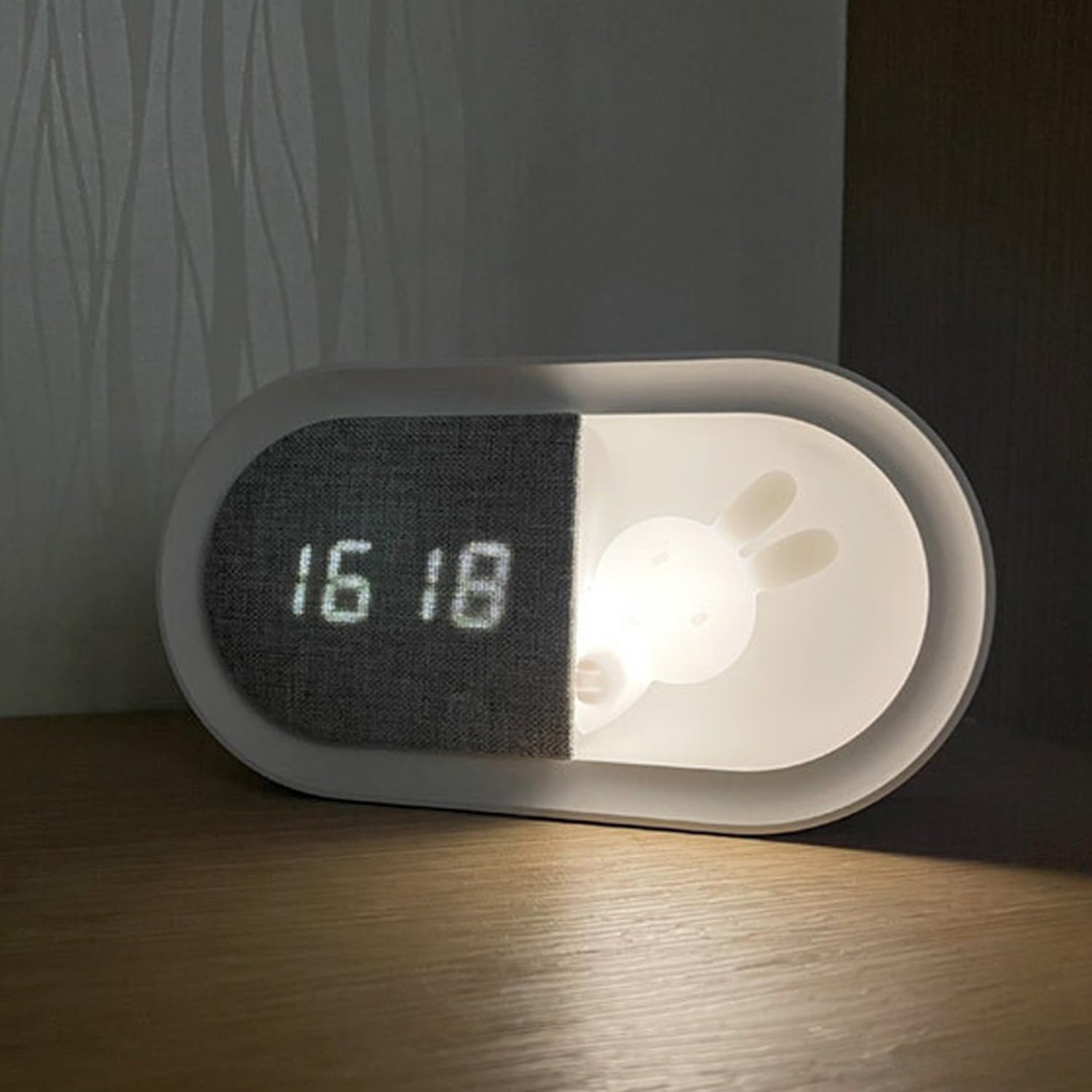 Forever Light Kinderwecker mit Nachtlicht FNL‑05 Ingrid | Digitaler Wecker mit 1200 mAh Akku & USB‑C | Geräuschlos | LED Häschen-Lampe | Für Kinderzimmer, Babyzimmer & Reisen – Weiß
