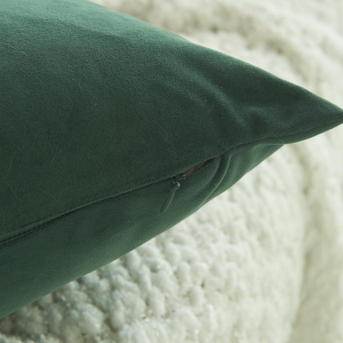 GONOVE Cushion Covers 40x40cm Decorative Modern Throw Pillow Case Pack of 2 Velvet Soft Pillow Cushion Covers Square Dark Green Pillowcase for Livingroom Sofa Bedroom - Image 4