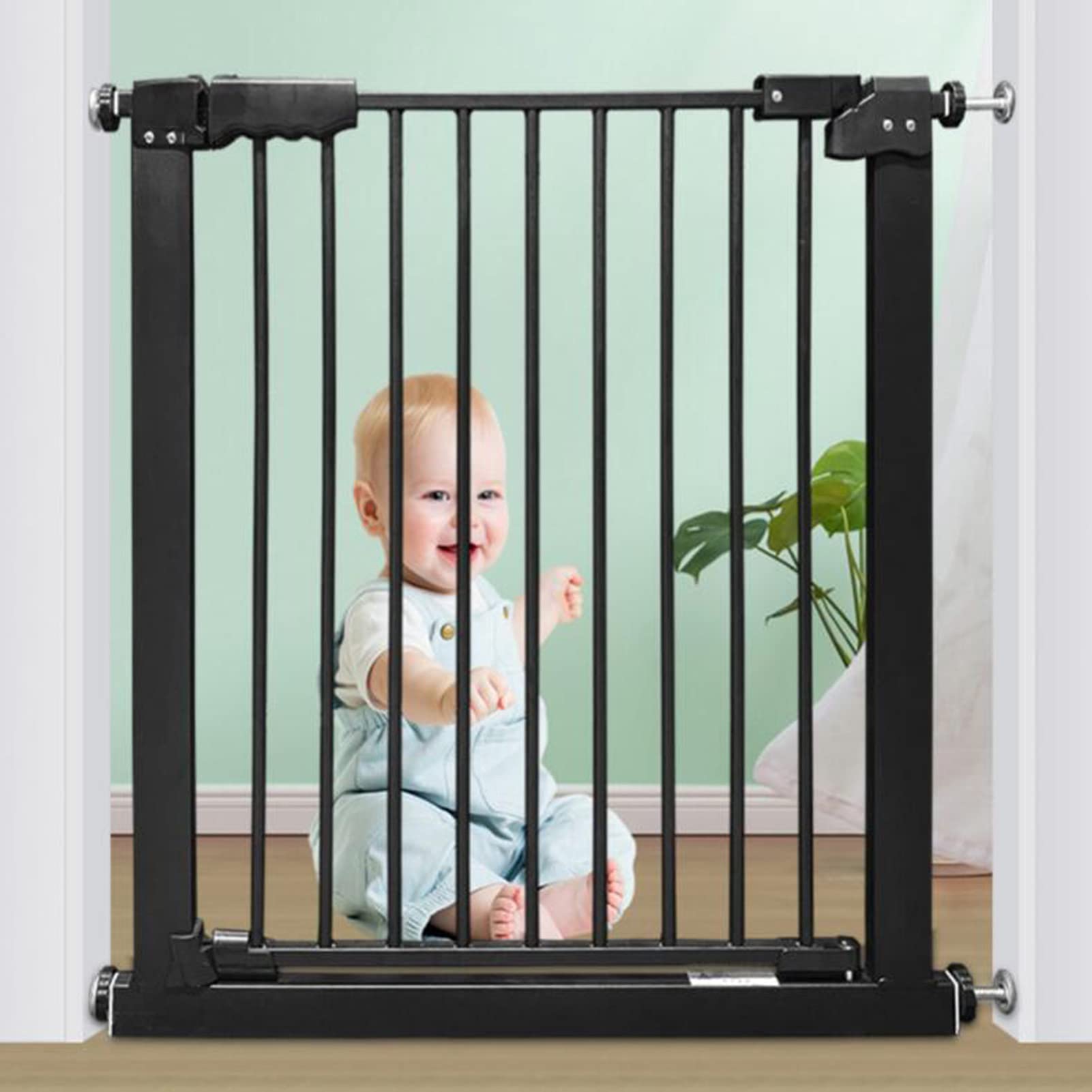 Barrière pour bébé et chiens qui se ferme seule pour sécuriser les escaliers vides