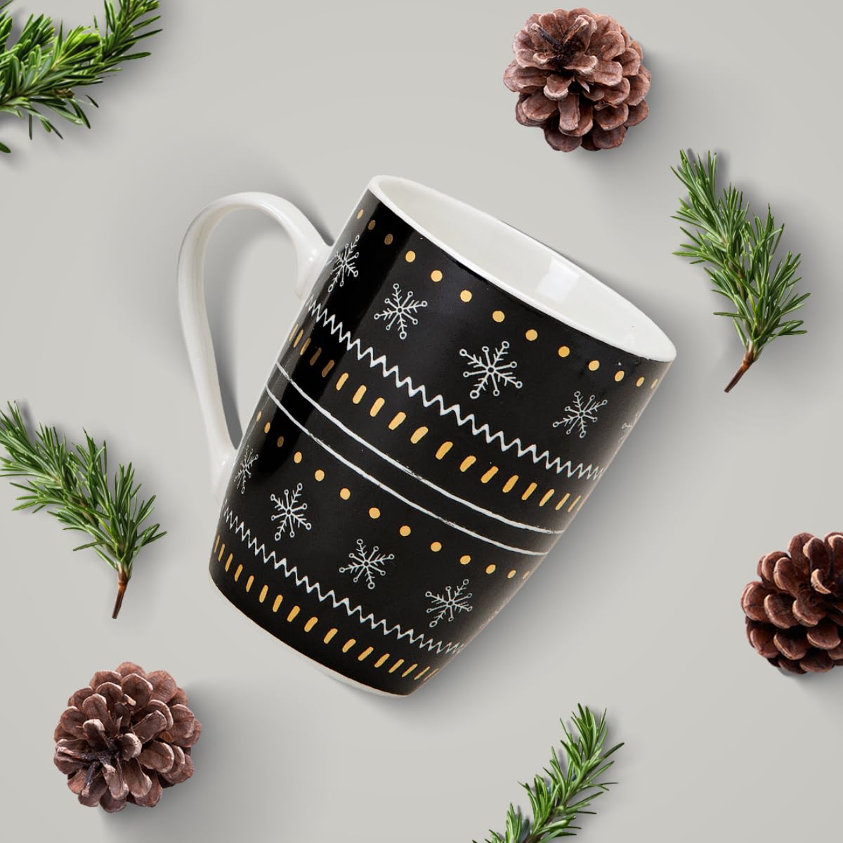 Tassen 48er Set Xmas modern in schwarz und goldfarben- Porzellan Kaffeebecher als Weihnachtstassen in 10 cm - Edle Kaffeetassen für Weihnachten spülmaschinenfest und mikrowellengeeignet