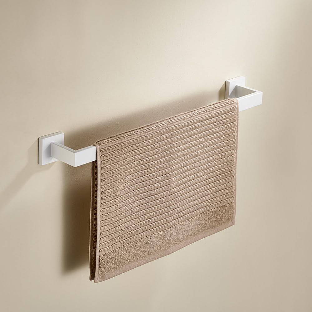 Porte-serviettes blanc haut de gamme et ses accessoires de bain muraux