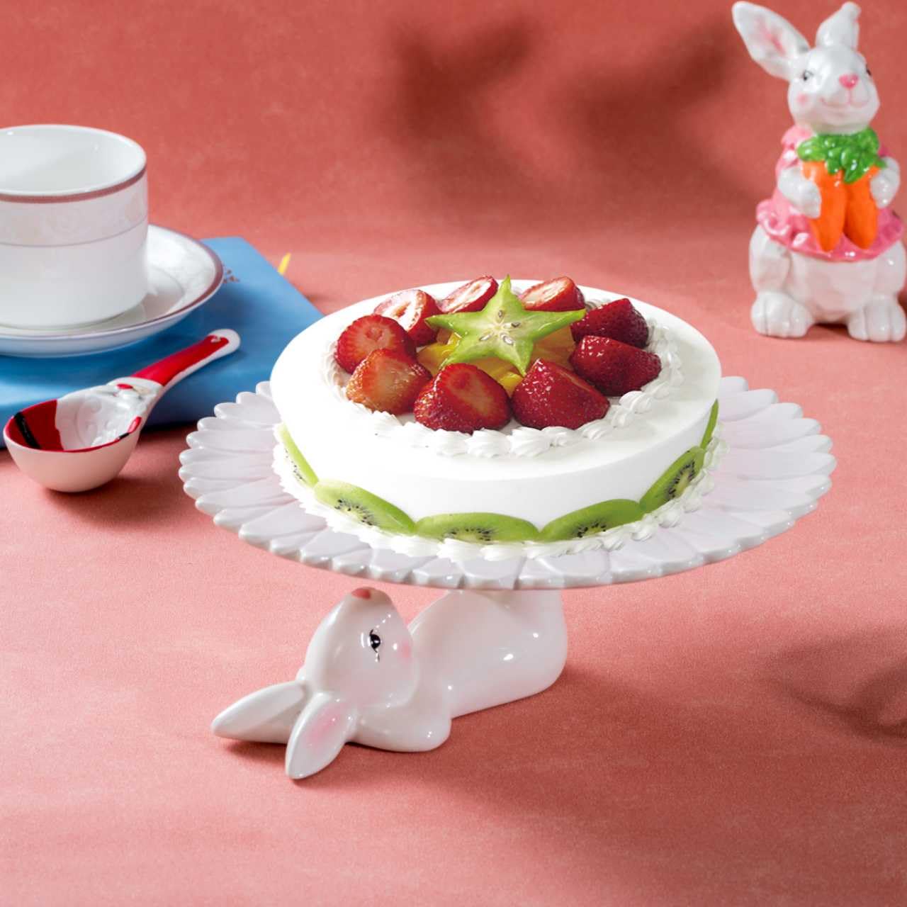 食器 Rabbit cake stand Amazon.com | Easter Bunny Ceramic Cake Stand – Hand-Painted Pink