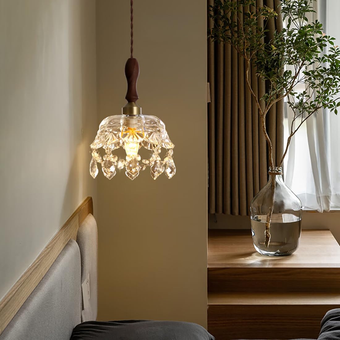 Kryształowa lampa wisząca w stylu vintage ze szklanym kloszem, wykończenie szczotkowanego mosiądzu, styl wiejski z połowy wieku
