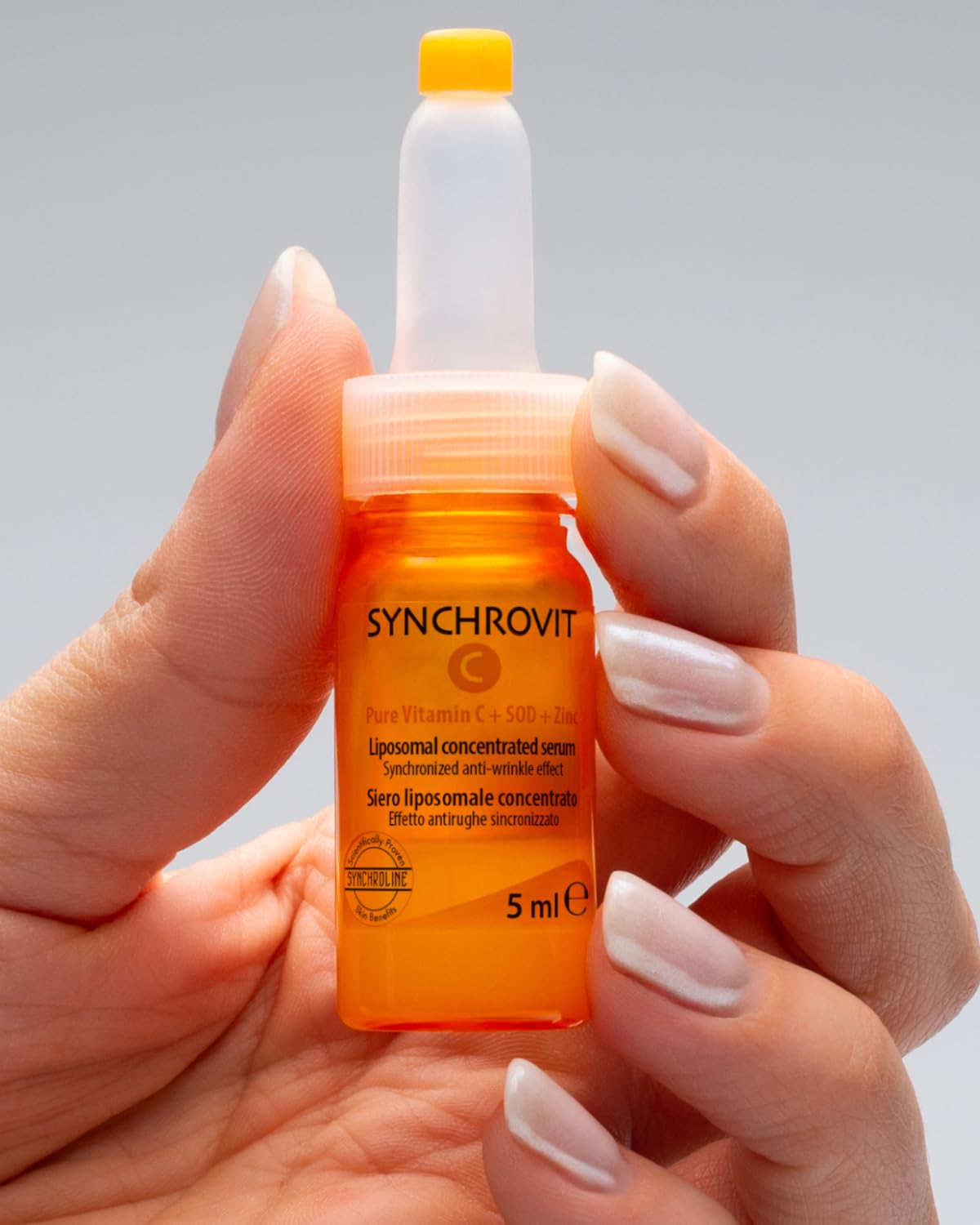 Synchroline - Synchrovit C Sérum Anti-Edad Concentrado 6X5 Ml con Vitamina C Ácido Hialurónico y Lactato de Zinc Acción Antiedad Iluminadora, Made In Italy