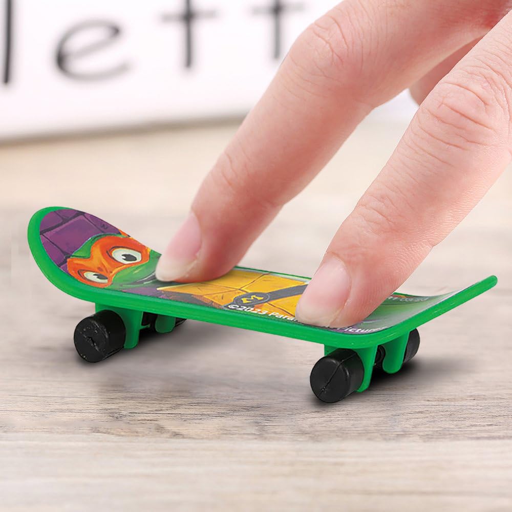 Amazon.com: TMNT Mutant Mayhem Mini Skateboard Favors (5