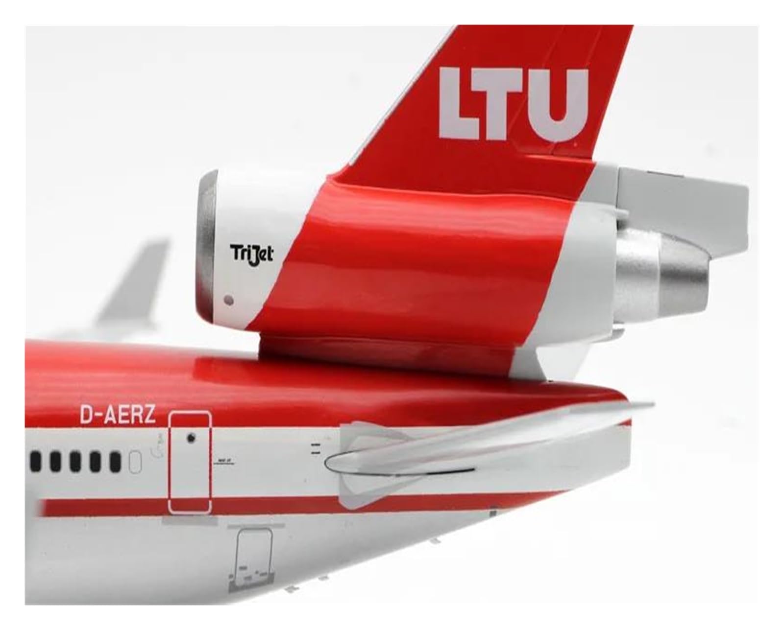 Amazon.co.jp: 航空機 1:200 スケール合金飛行機 D-AERZ LTU