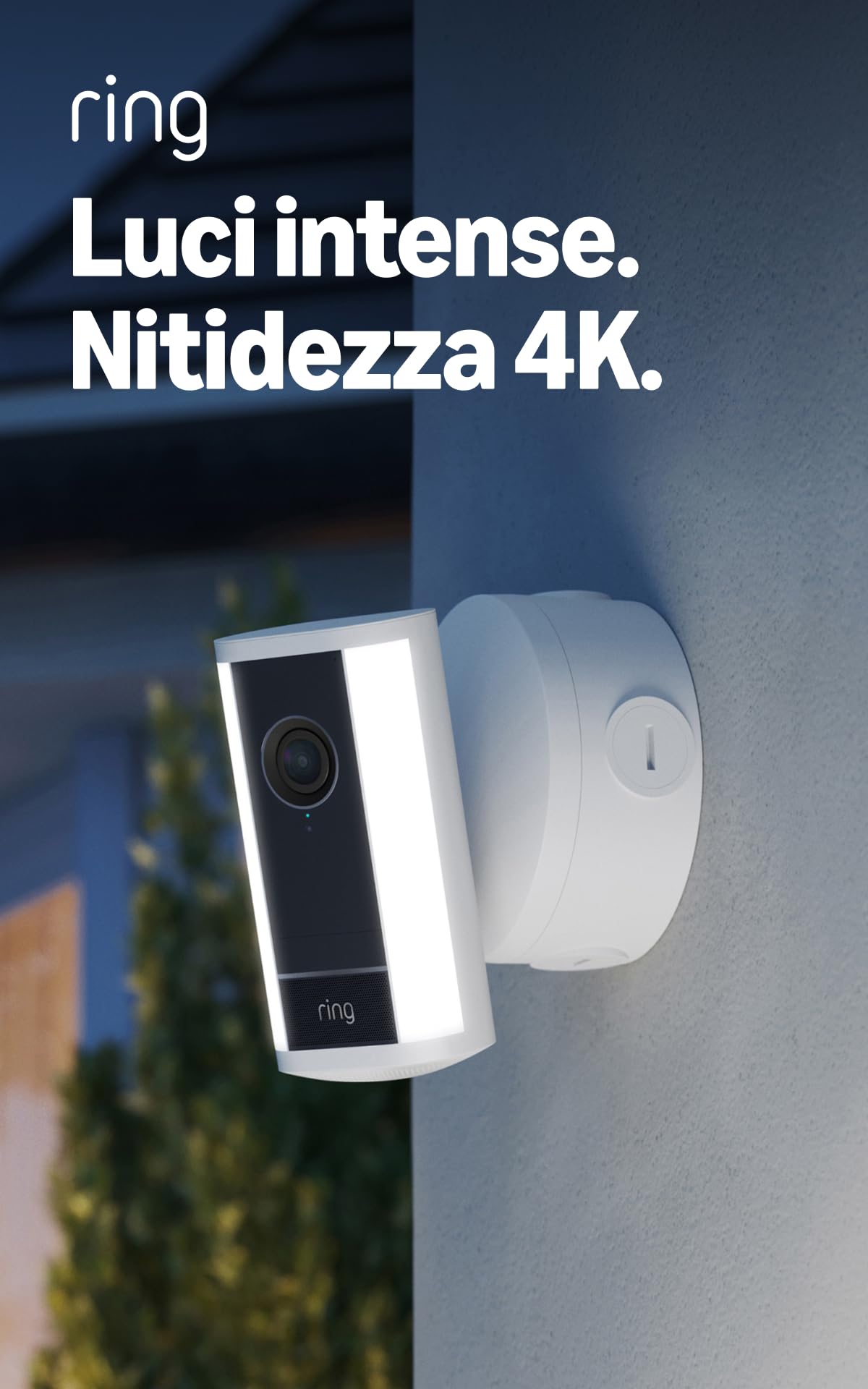 Ring videocamera Pro con faretti (Spotlight Cam Pro, ultimo modello) Power over Ethernet | Videocamera di sicurezza per esterni | Retinal 4K, zoom 10x | Prova gratuita di 30 giorni del piano Ring