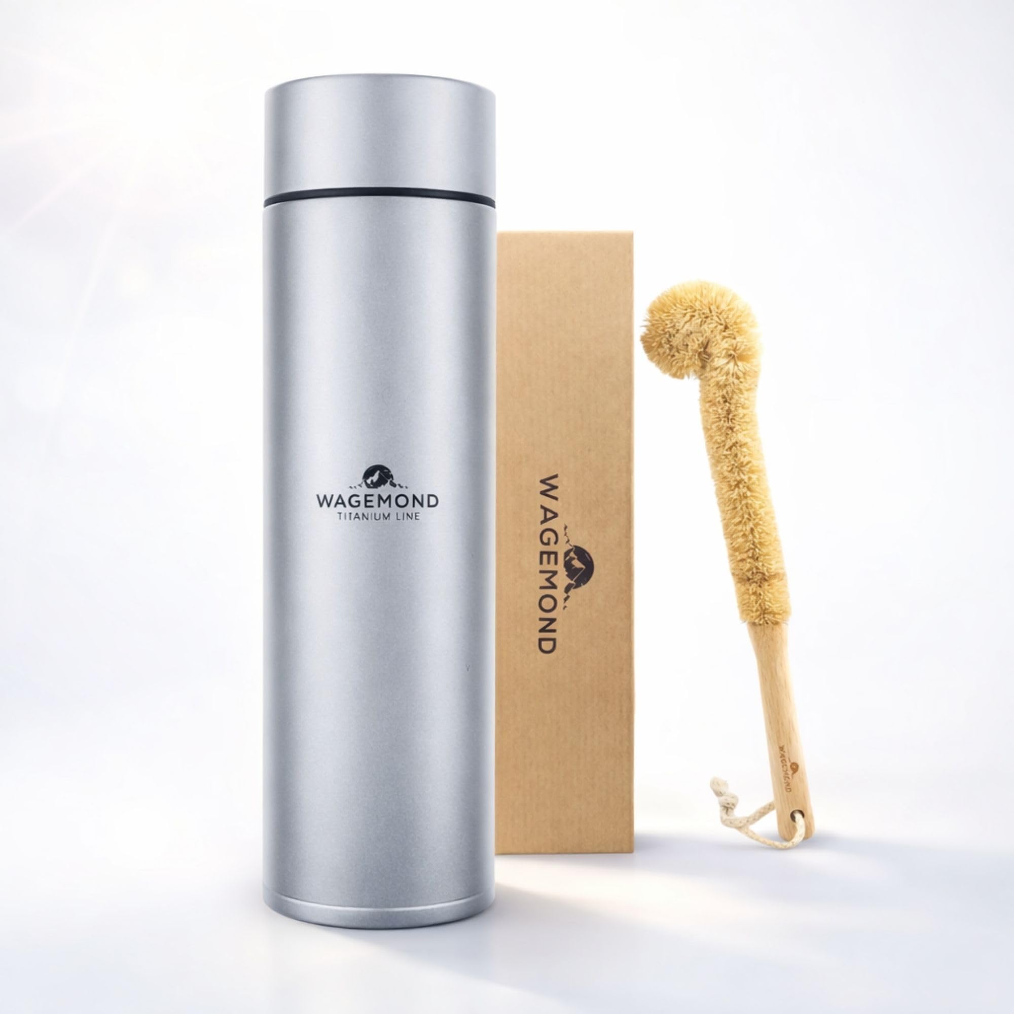 Titan Thermosflasche 450 ml – ultraleicht & doppelwandig isoliert | 100% Titan, geschmacksneutral & BPA-frei | inkl. Teesieb & Naturbürste | für Alltag, Reisen & Outdoor