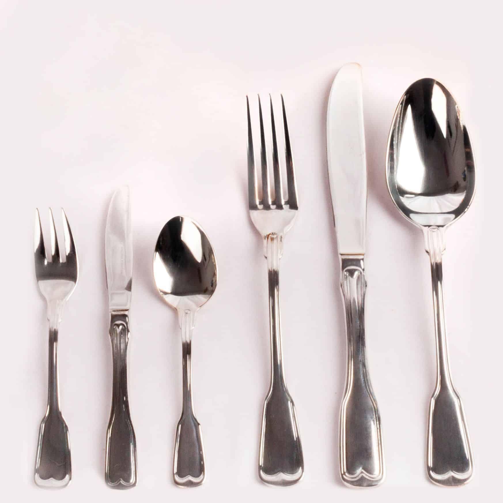 Juego de Cubiertos Bonn (36 Piezas) Acero Inoxidable Pulido con Baño en Plata, Cubertería Completa para 6 Personas con Tenedores, Cucharas, Cuchillos y Cubiertos de Postre
