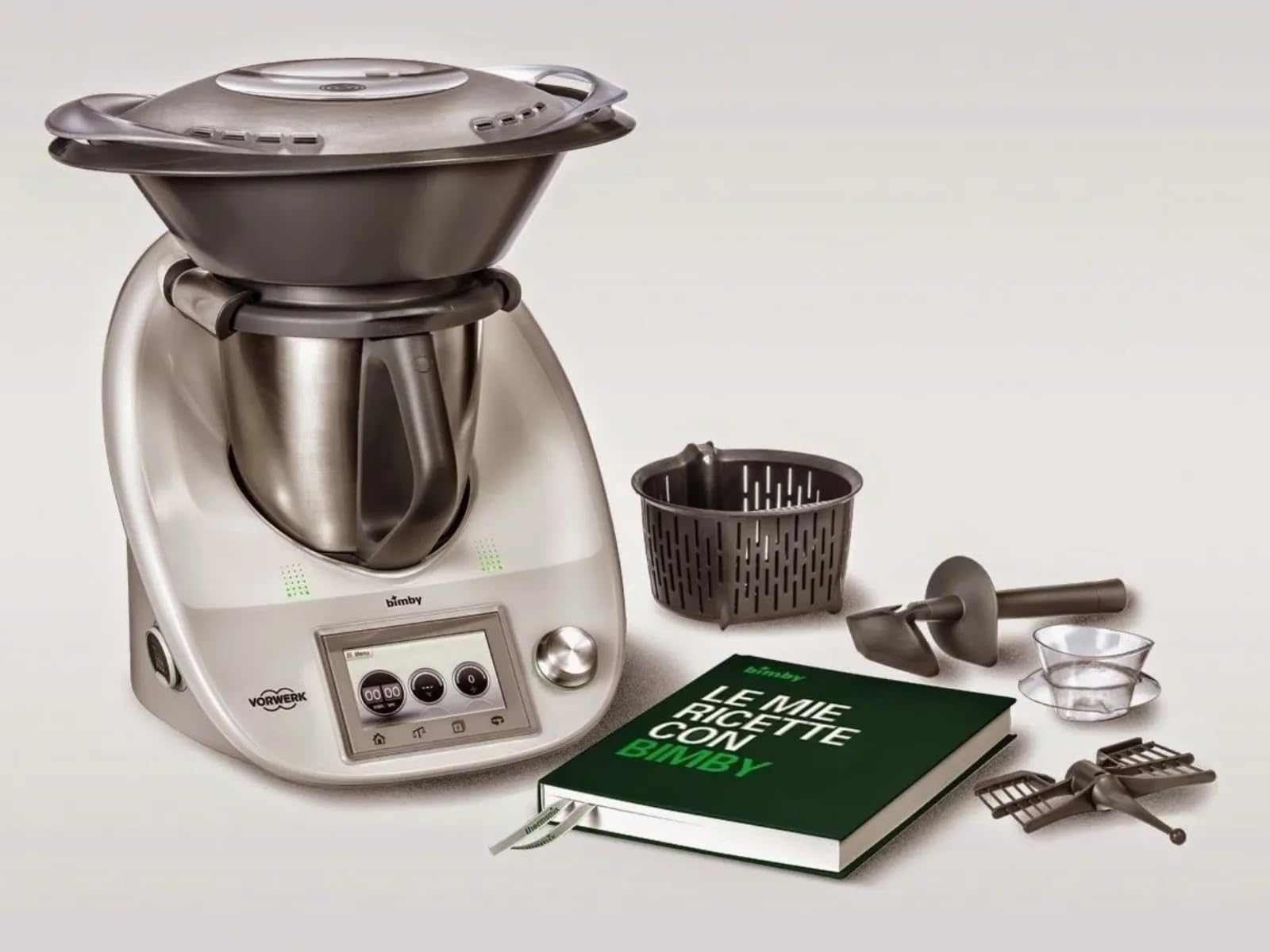 Bimby TM5 Robot da Cucina Multifunzione, COME NUOVO SCATOLATO- Boccale Inox 2 L, Bilancia Digitale Integrata, Motore a Trasmissione Diretta, Display Touch, Set Accessori Inclusi, Garanzia 24 Mesi