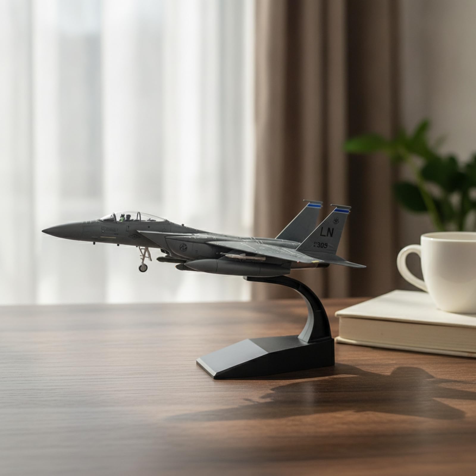 Modello di Caccia con Supporto Statico Modello di Aereo con Supporto Realistico Aereo da Caccia in Miniatura per Vetrina, 1/100 F-15E 0473