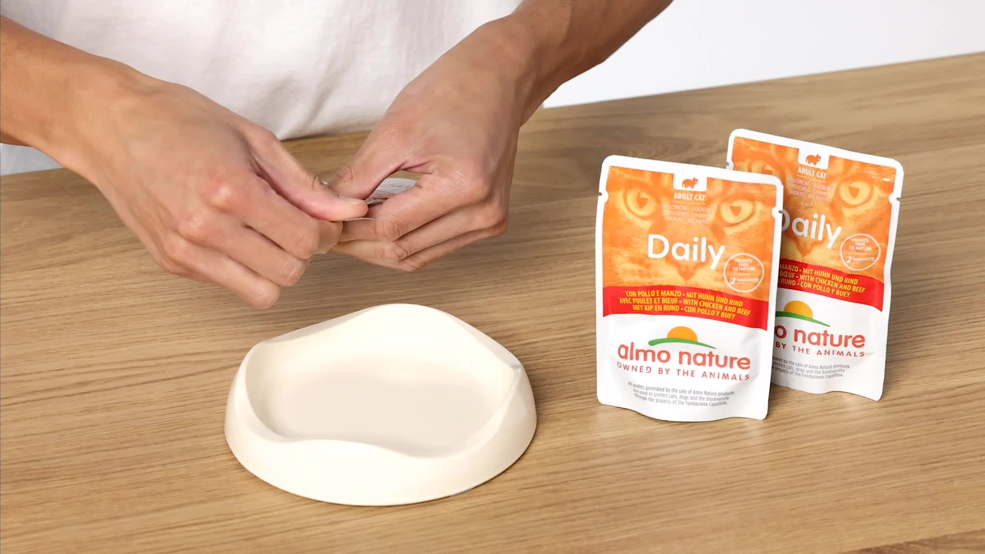 Cibo Umido Per Gatti Almo Nature Daily – Paté Al Pollo, Senza Cereali, Senza OGM, In Lattina 400 G, Confezione Da 24