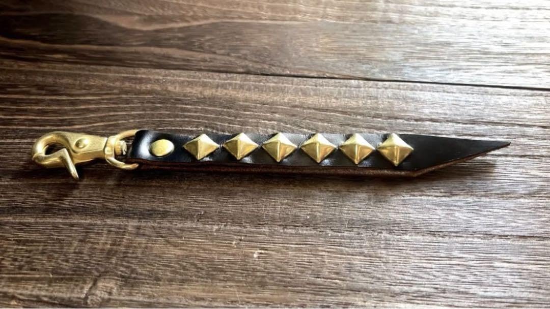 CALEE. スタッズ付きレザーキーホルダー ゴールド真鍮金具 CALEE. スタッズ付きレザーキーホルダー ゴールド真鍮金具 CALEE